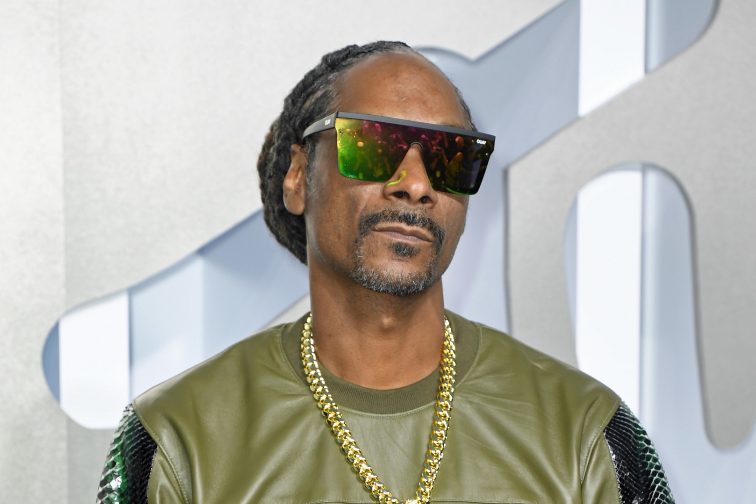 Nearly one million vote for Snoop Dogg to run Twitter after he mimics Musk poll 